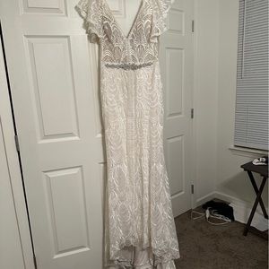 Size 12 Wedding dress VOWD